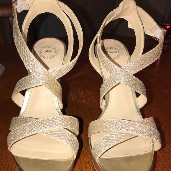 Gold strap heels - Picture 2 of 4